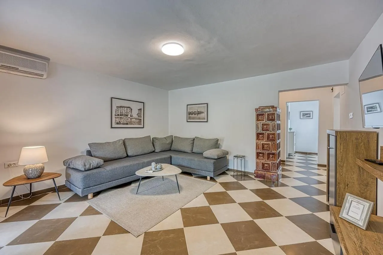 Apartments Claudio 포레치